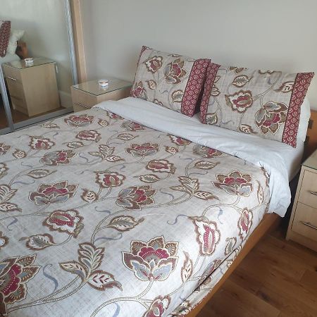 London Luxury 2 Bedroom Flat 5Min Walk From Overground, With Free Wifi, Free Parking-Sleeps X6 Ilford Exterior photo