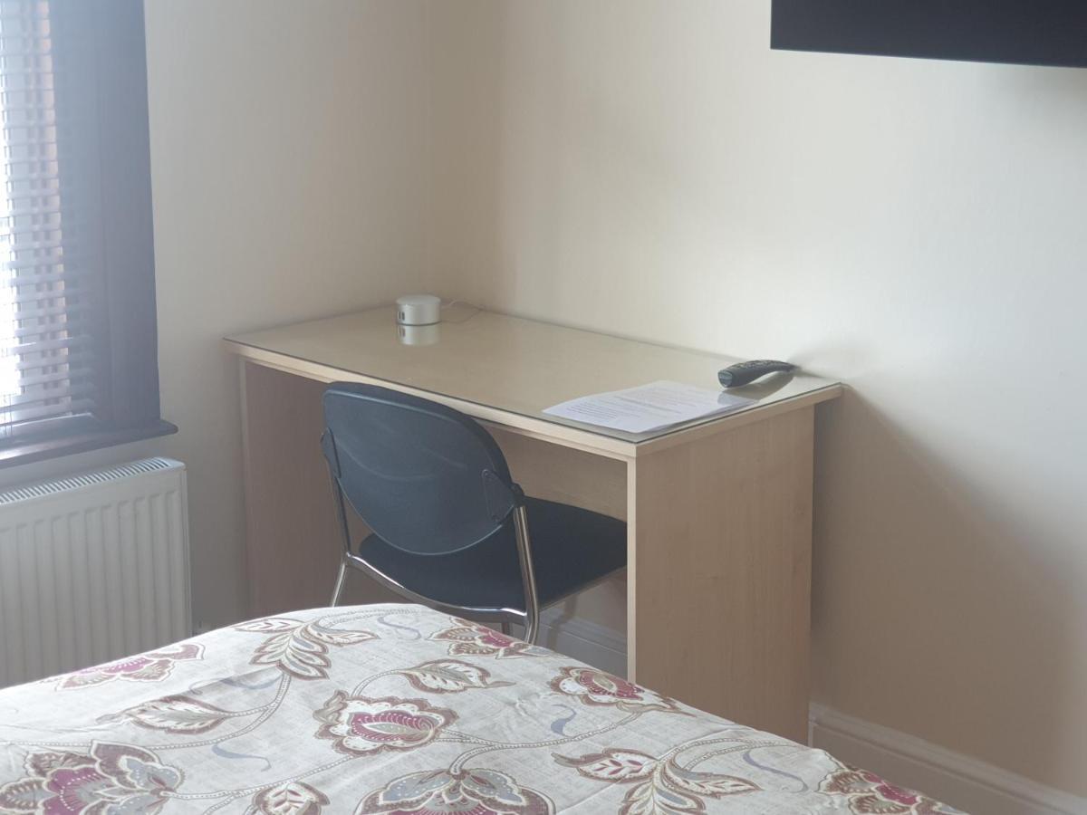London Luxury 2 Bedroom Flat 5Min Walk From Overground, With Free Wifi, Free Parking-Sleeps X6 Ilford Exterior photo